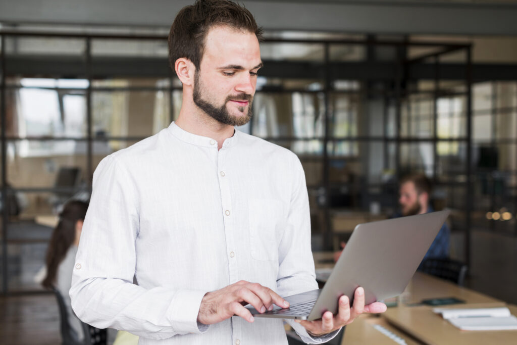 How to Complete Year-End Payroll: W-2s, 1099s, and Filing Deadlines